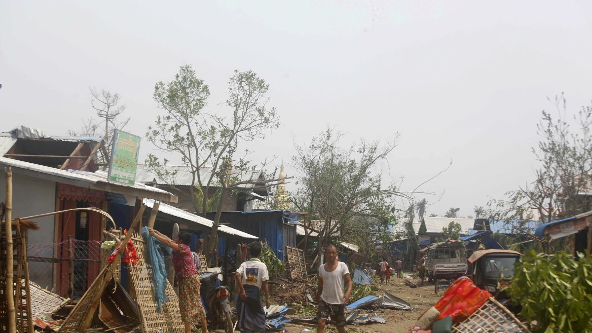 El ciclón Mocha tocó ayer tierra entre la costa sur de Bangladesh y el oeste de la vecina Birmania