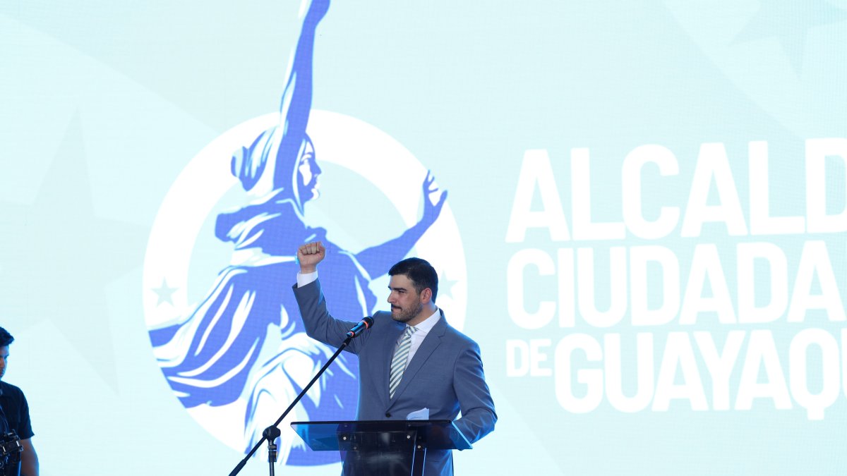 El alcalde de Guayaquil en el Palacio de Cristal.