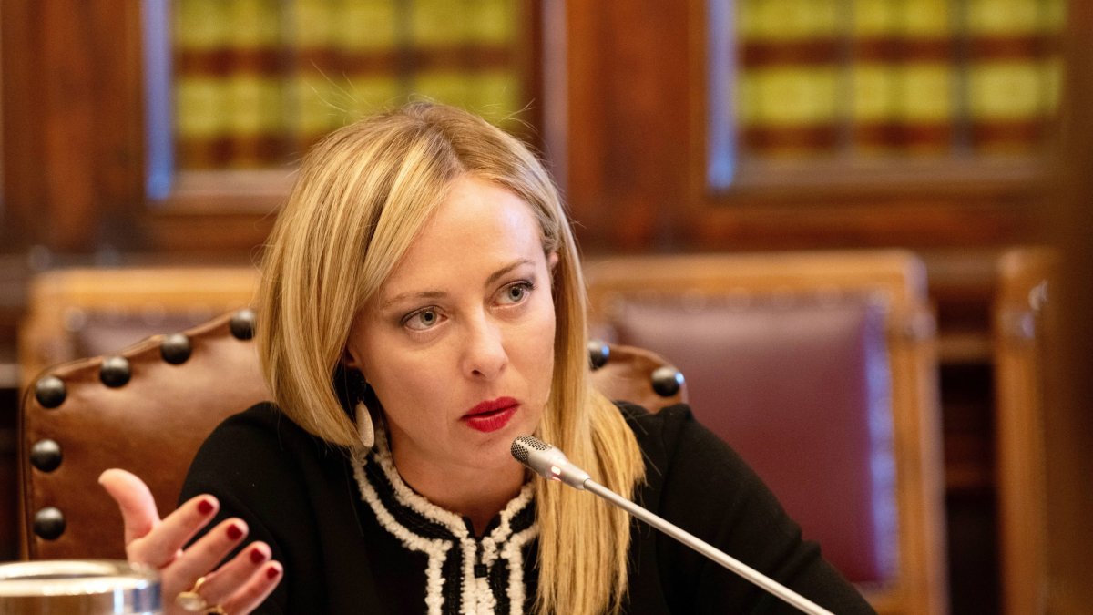Meloni en su despacho oficial en el palacio de Chigi
