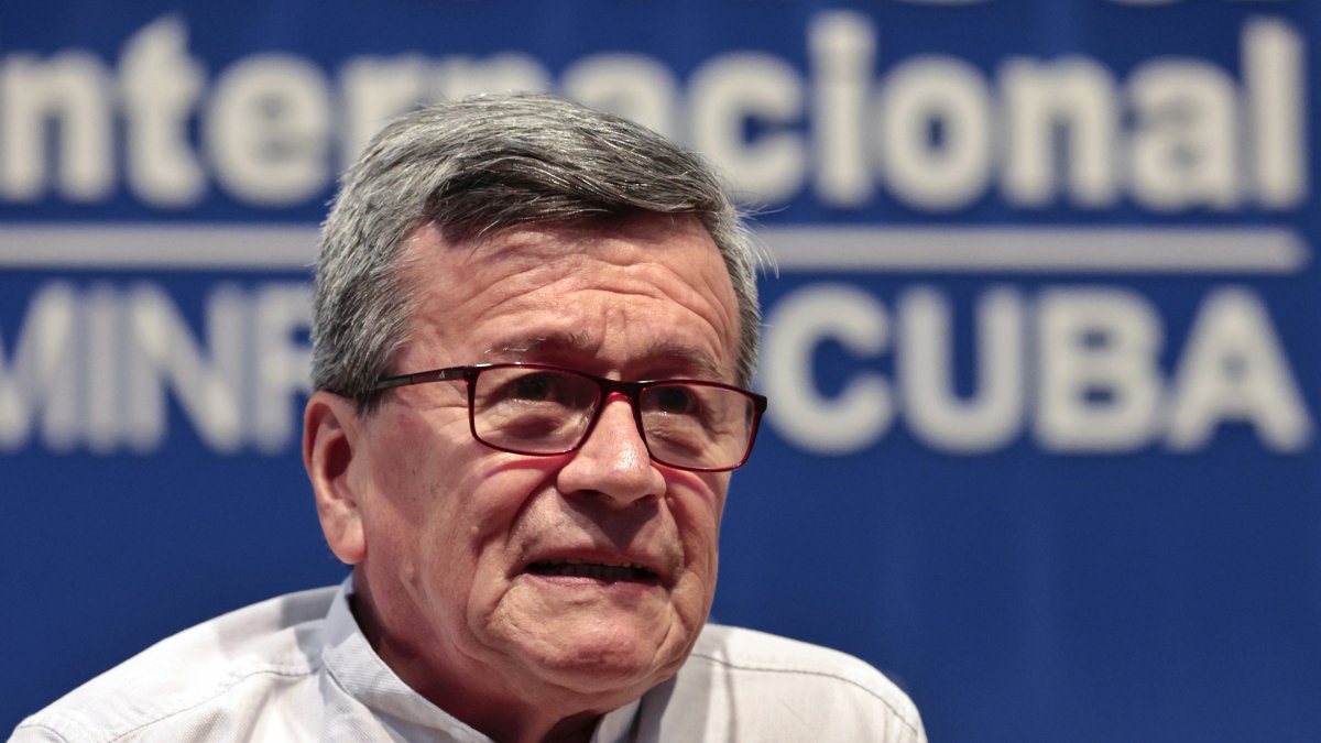 El negociador jefe del ELN, Israel Ramírez, alias Pablo Beltrán, en una fotografía de archivo. EFE/Ernesto Mastrascusa