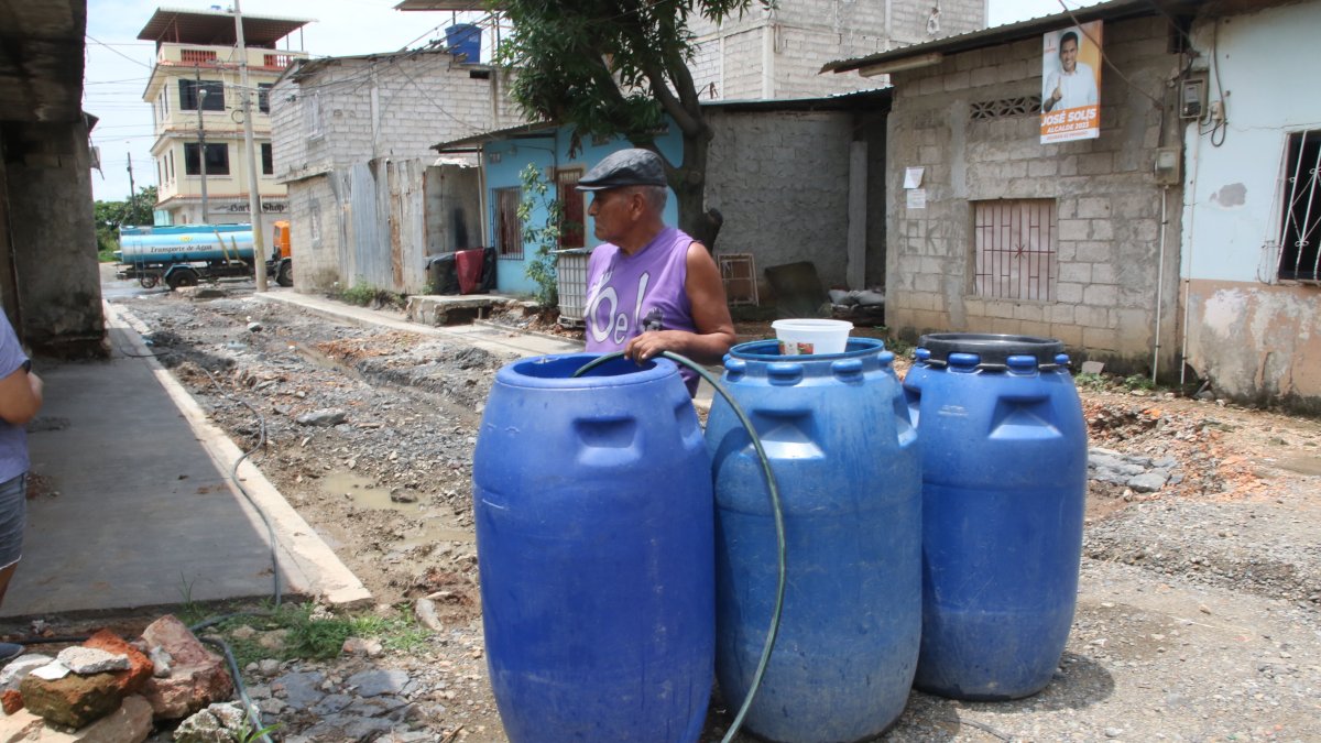Solicitud. La comunidad pide a la administración entrante ejercer control sobre la distribución de cualquier tipo.