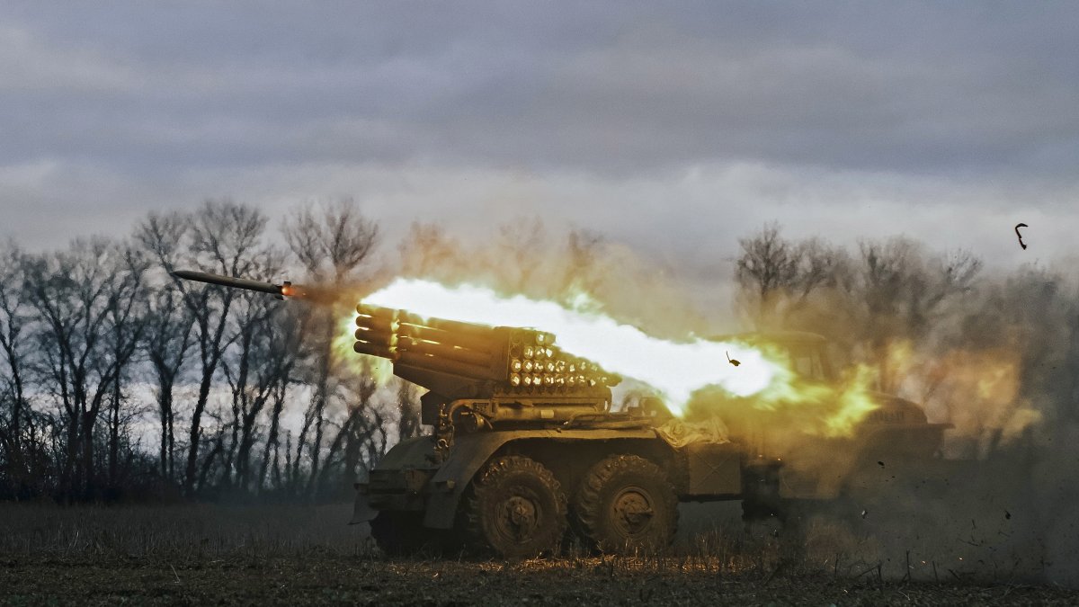 Imagen de archivo de la ofensiva de fuerzas ucranianas en el frente de Bajmut. EFE/EPA/GEORGE IVANCHENKO