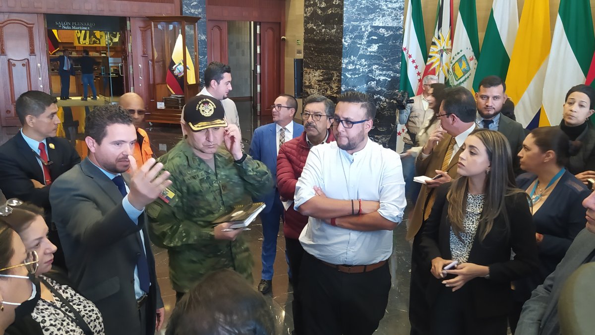 Medidas. Funcionarios de la Asamblea y el Ejecutivo coordinaron medidas por la comparecencia de Lasso.