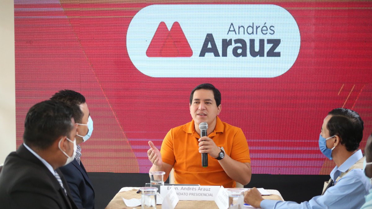 Andrés Aráuz dirige una actividad proselitista, cuando transcurría la campaña electoral para las presidenciales.