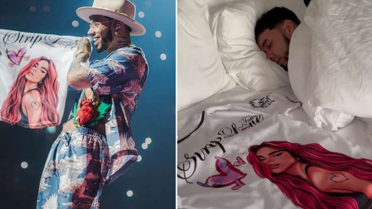 Anuel duerme junto a la camiseta de Karol G.