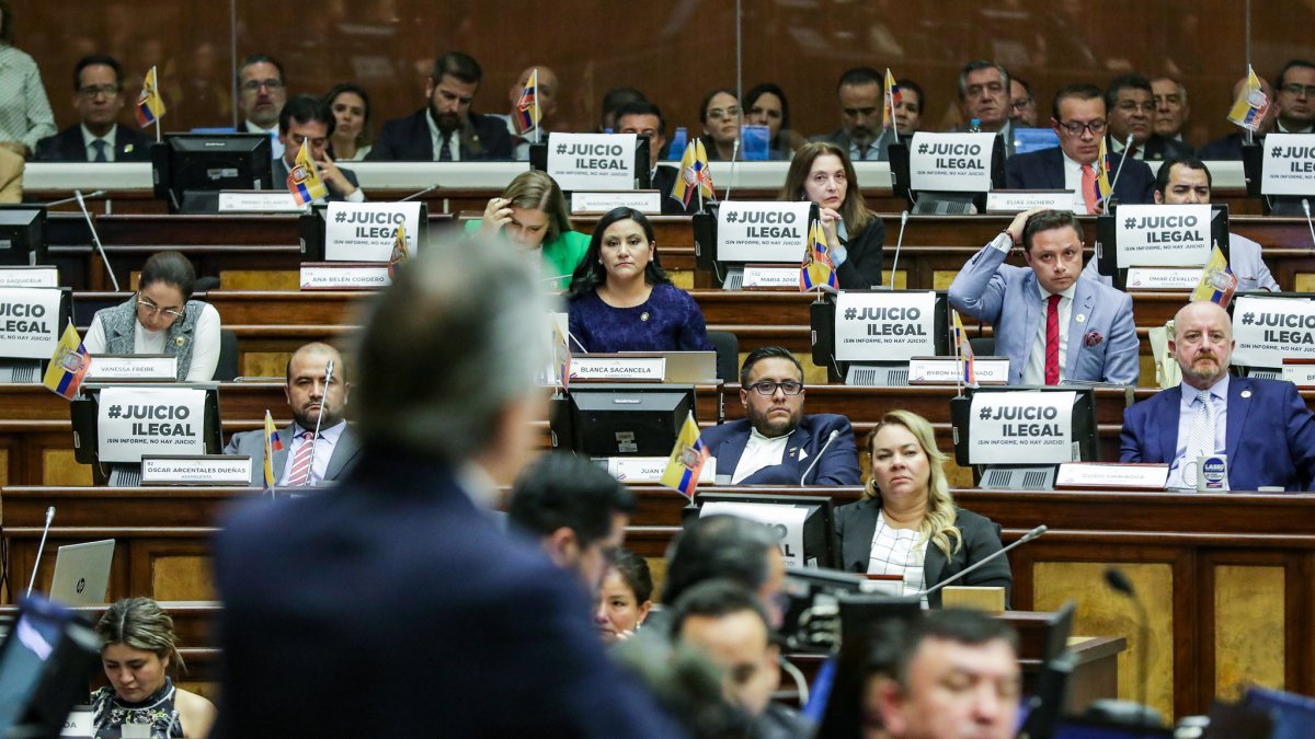 Guillermo Lasso en su comparecencia frente a los asambleístas.