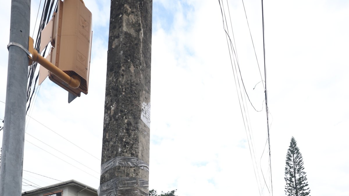 Las vigas se pueden ver en la base del poste