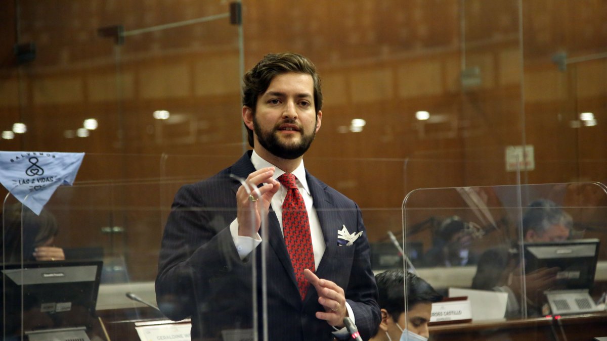 El exasambleísta Esteban Torres, del Partido Social Cristiano (PSC), en una intervención en la Asamblea Nacional.