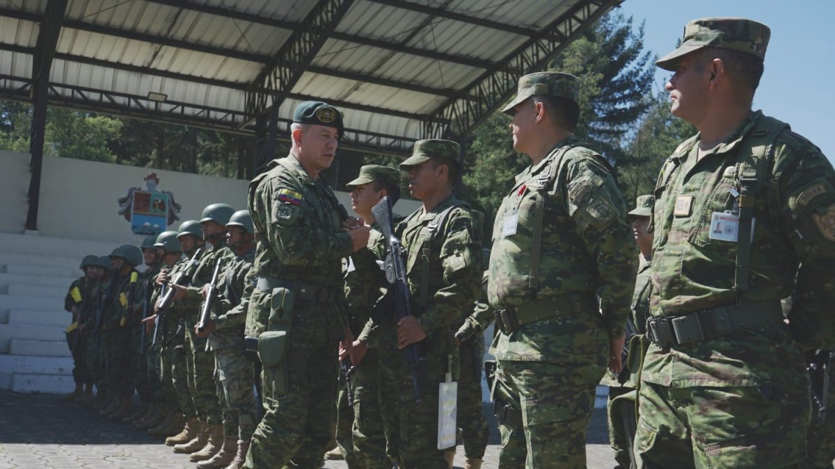 Nelson Proaño, jefe del Comando Conjunto de las Fuerzas Armadas dio a conocer su posición frente a la muerte cruzada.