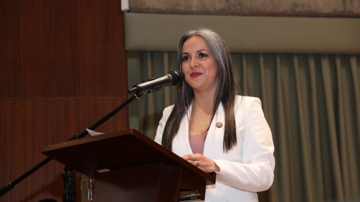 Sesión. En la primera sesión del Cabildo Metropolitano se designó a las primeras autoridades del Concejo