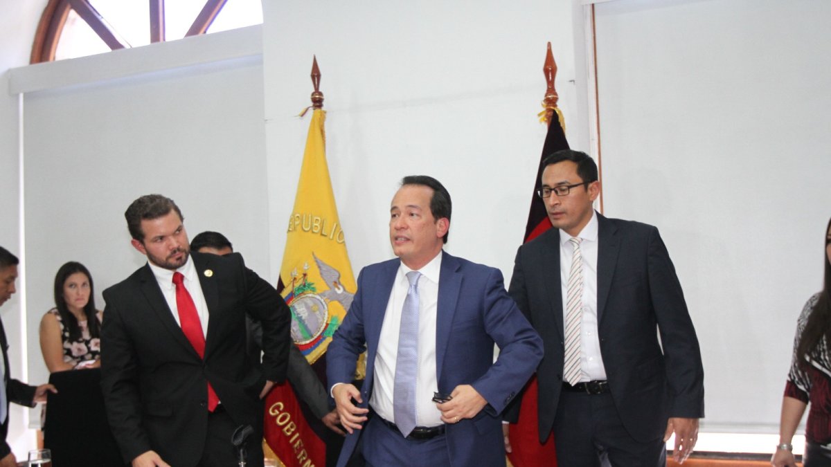 Tiempo. Es menor para realizar obras y emitir decretos útiles para el país.