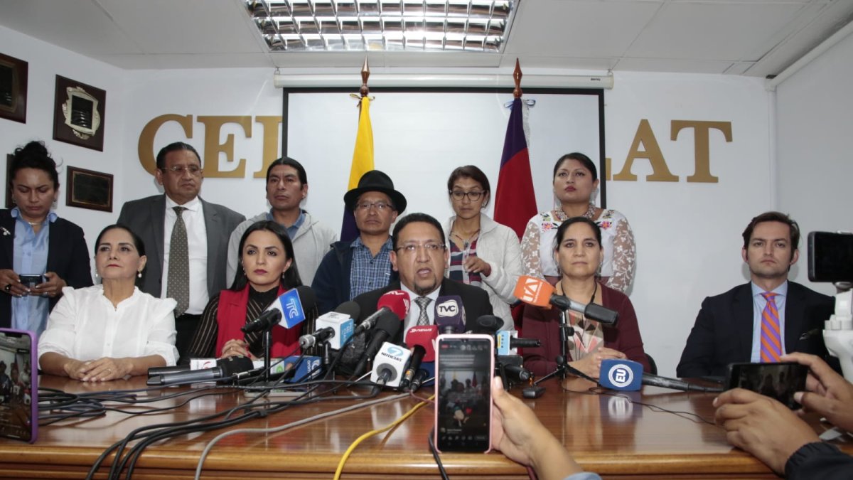 Yeseña Guamaní, Mireya Pazmiño, Esteban Torres y otros exlegisladores estuvieron presentes.