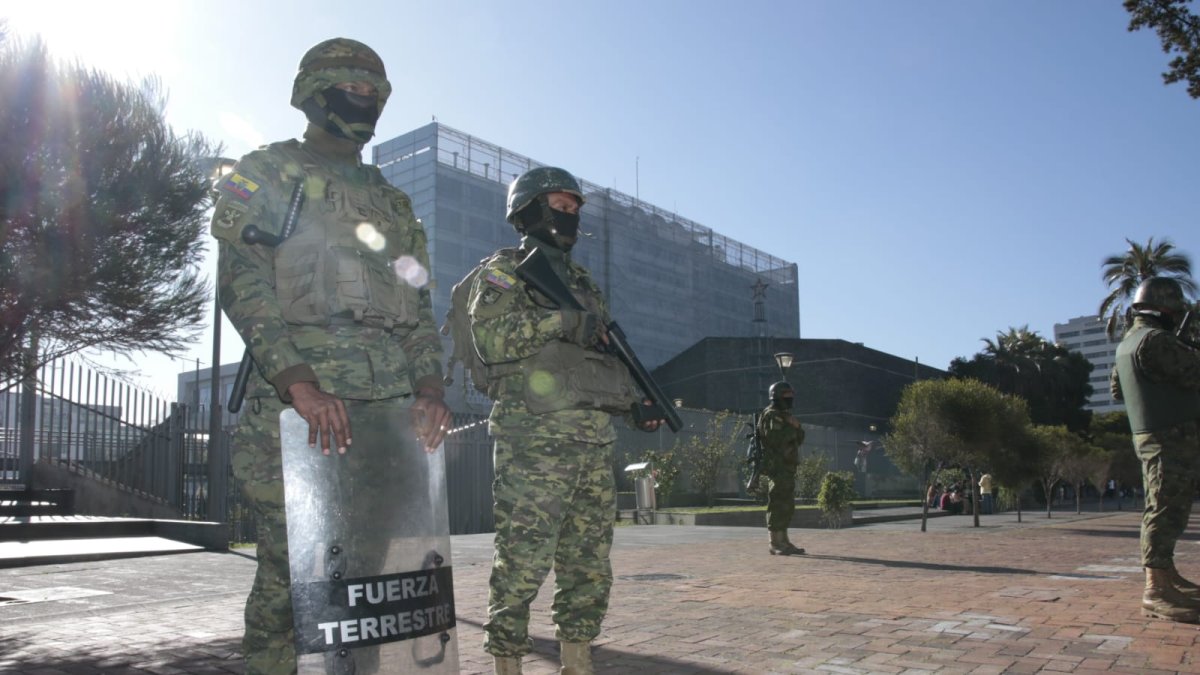 La sede de la Asamblea Nacional está desde ayer resguardada por militares y policías