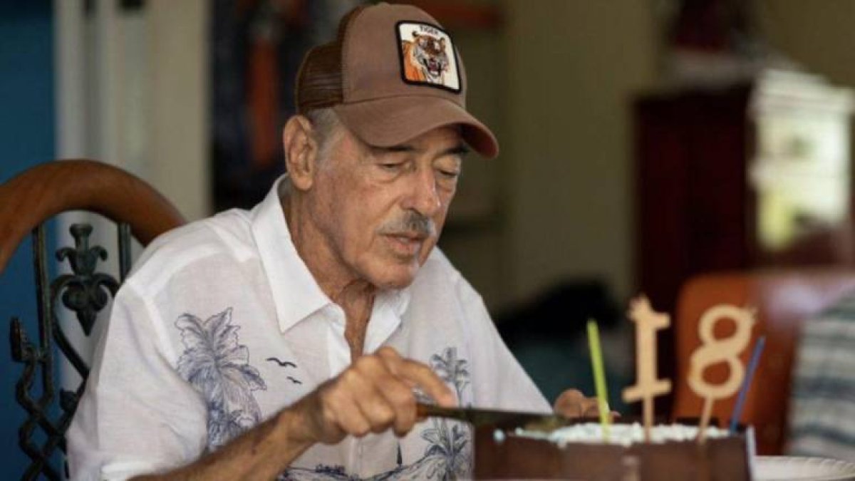 Una de las últimas imágenes del actor en las que se lo aprecia con una imagen deteriorada.