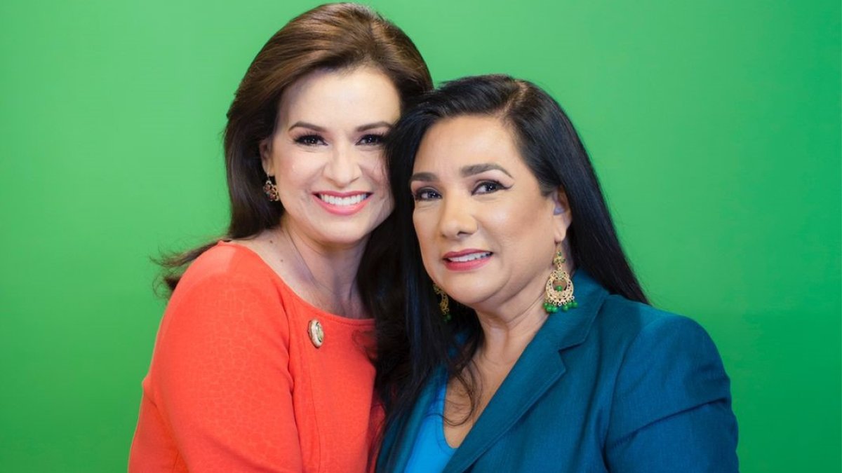 Tania junto a Teresa Arboleda.