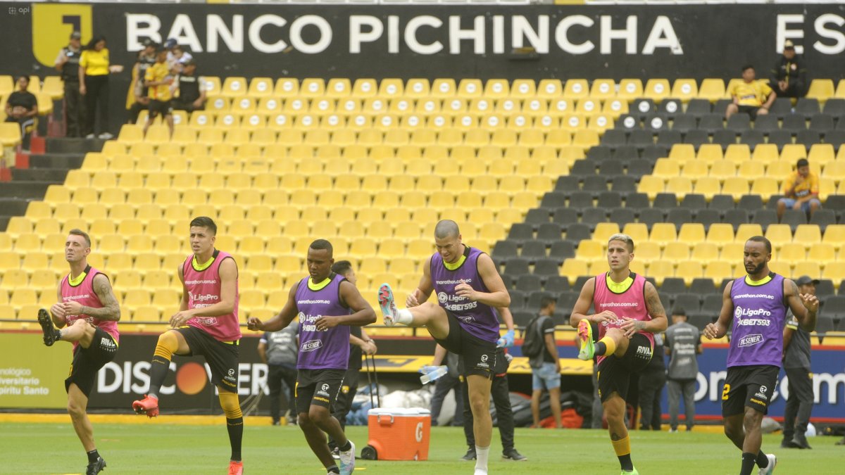 Los jugadores de Barcelona se enfocaron en el duelo ante Orense, donde deben sumar los tres puntos para seguir a la caza del primer lugar.