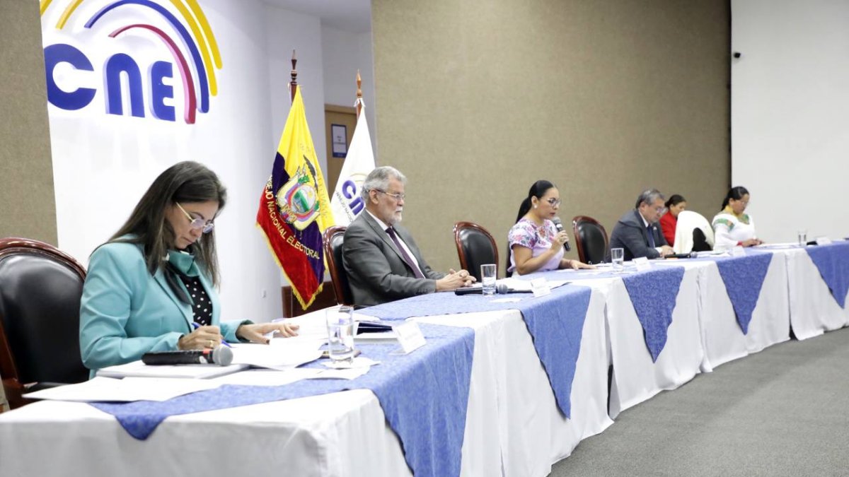 El 23 de mayo se llama al primer consejo de partidos