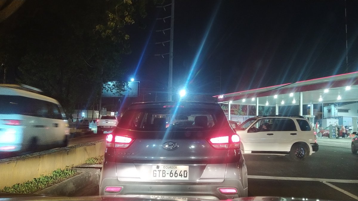 En la avenida Domingo Comín, en el sur de Guayaquil, las infracciones que comenten algunos conductores se reportan a diario.