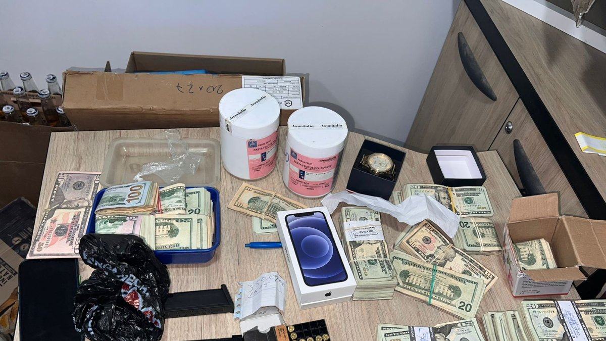 El tipo de armamento tiene similares características a los usados en el ataque en la sala de velación