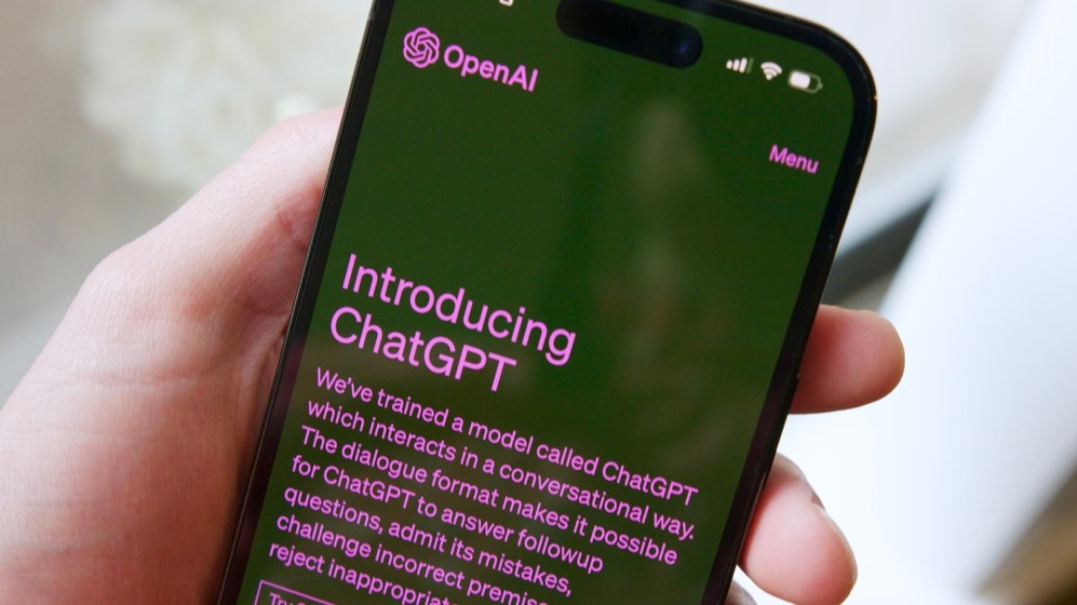 La nueva app, Chat GPT, de la empresa OpenAI ya está disponible para los usuarios de iPhone y iPad.