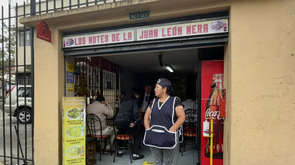 María Mercedes Chisaguano, propietaria de este negocio, deleita a sus clientes desde hace casi dos décadas