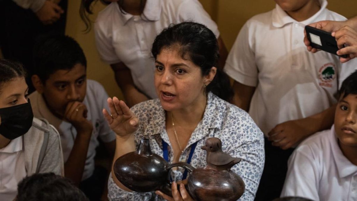 A través de charlas y exposiciones los estudiantes conocen la cultura de la ciudad.