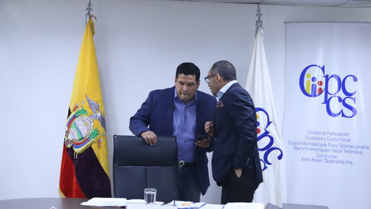 Alembert Vera se presentó con el expediente completo, el mismo que espera enviar este 19 de mayo de 2023.