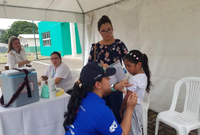 “Vaccination Campaign in Ecuador: Immunizing 1.6 Million Children Against Polio, Measles and Rubella”