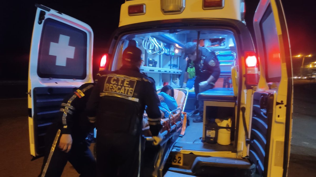 Guayas.  La madre con su hijo fue trasladada a una casa de salud en Playas.