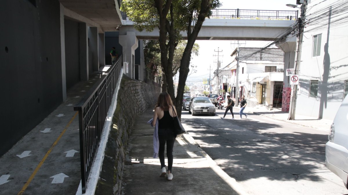 Desolado. En esta calle se reportan los asaltos bajo modalidades de engaño, que usan los delincuentes para captar la atención de los estudiantes