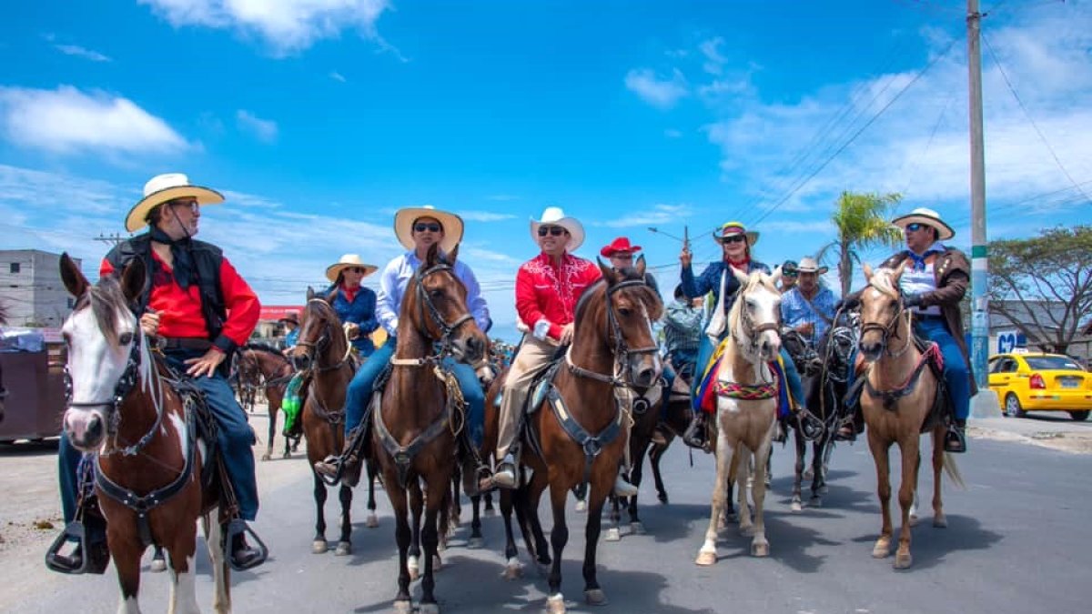 Caballos. La foto recoge la cabalgata de los festejos de mayo de 2022.