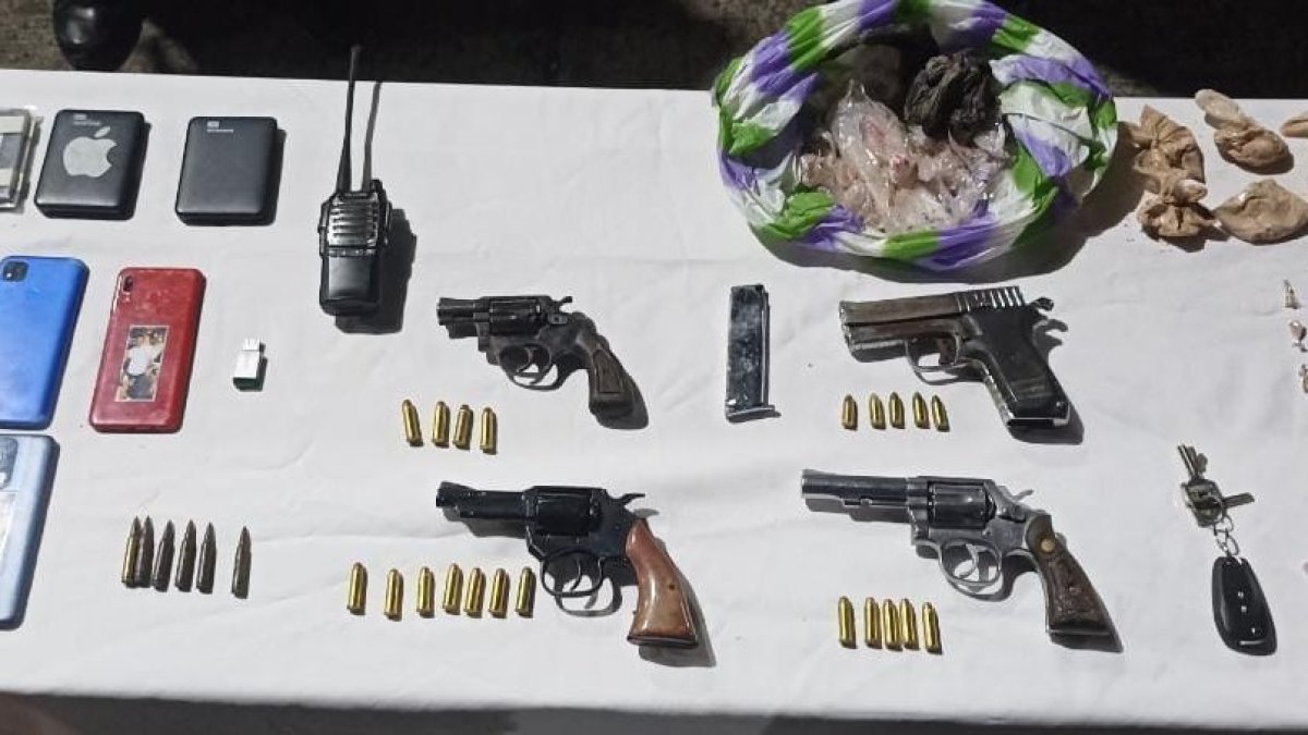 Parte de las evidencias presentadas por la Policía que fueron encontradas durante los allanamientos.