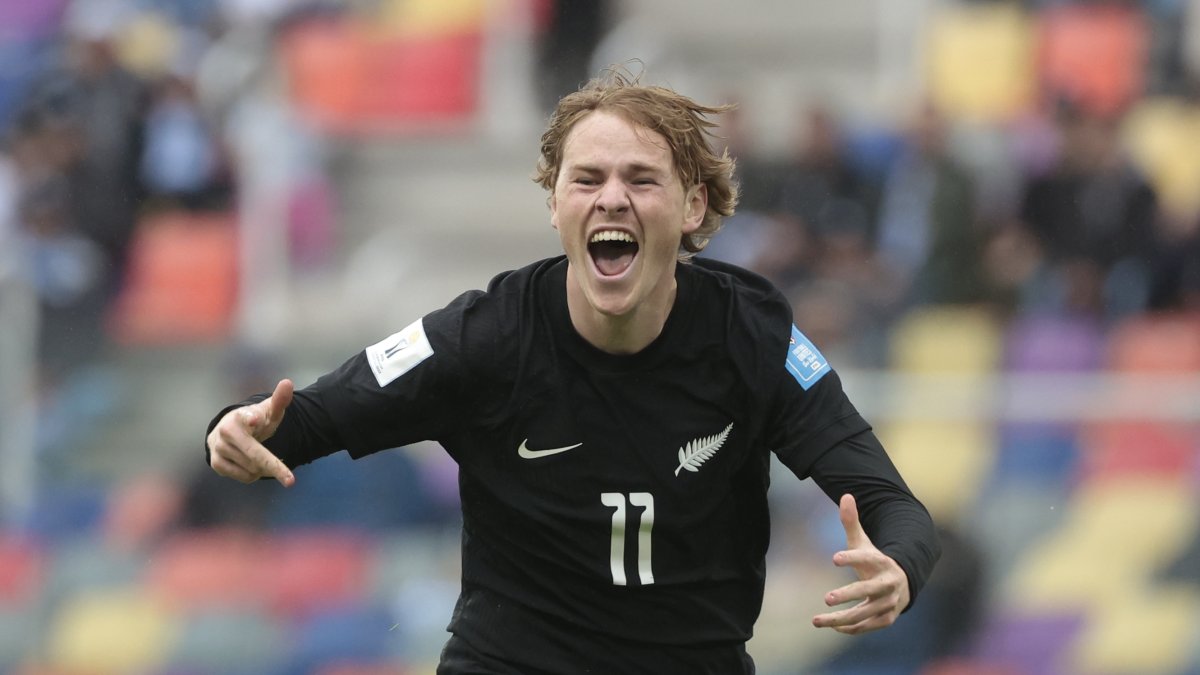Norman Garbett, de Nueva Zelanda, celebra su gol, por el grupo A de la Copa Mundial de Fútbol sub-20 entre Guatemala y Nueva Zelanda.