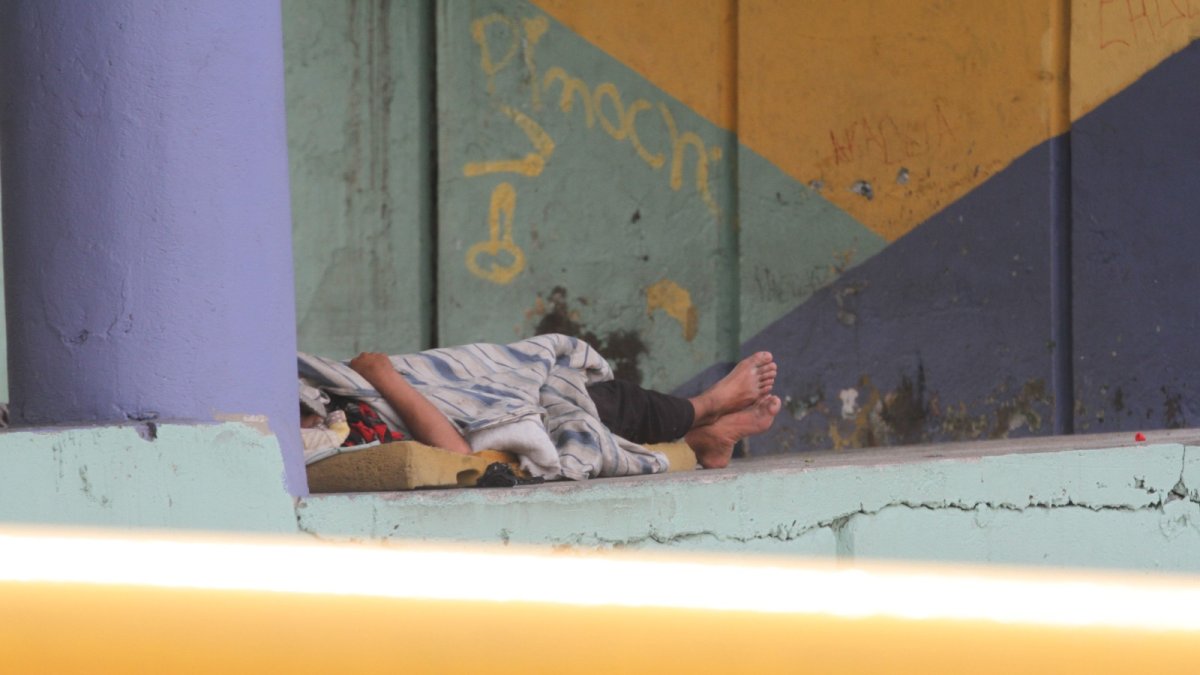 Denuncias. Residentes de La Vicentina señalan que el puente de la Velasco Ibarra se ha convertido en ‘dormitorio’ para personas en situación de calle.