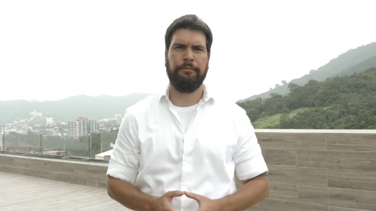 El empresario y experto de seguridad anunció su candidatura a través de un video de Twitter