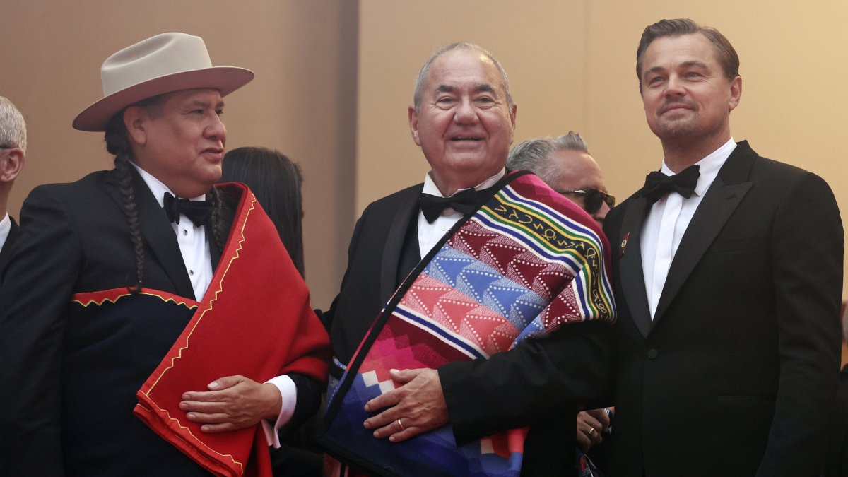 Yancey Red Corn, Geoffrey Standing Bear y Leonardo Dicaprio.