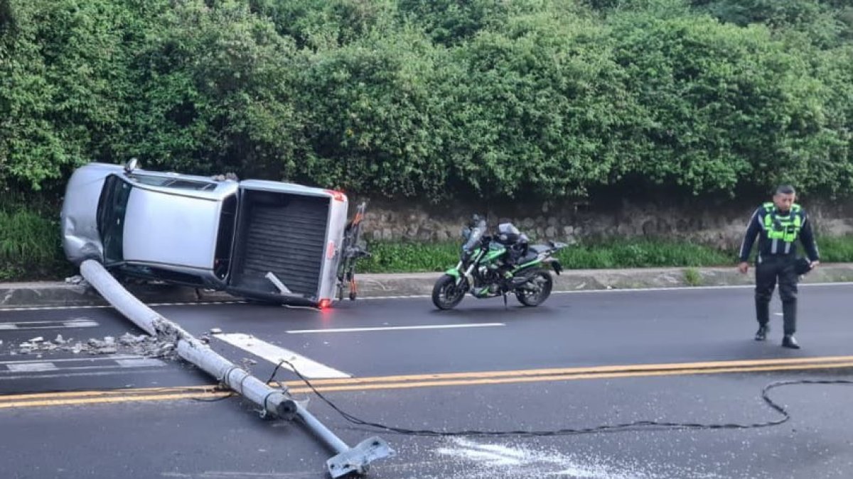 Avenida Guayasamín. Así quedó el vehículo involucrado en este siniestro víal.