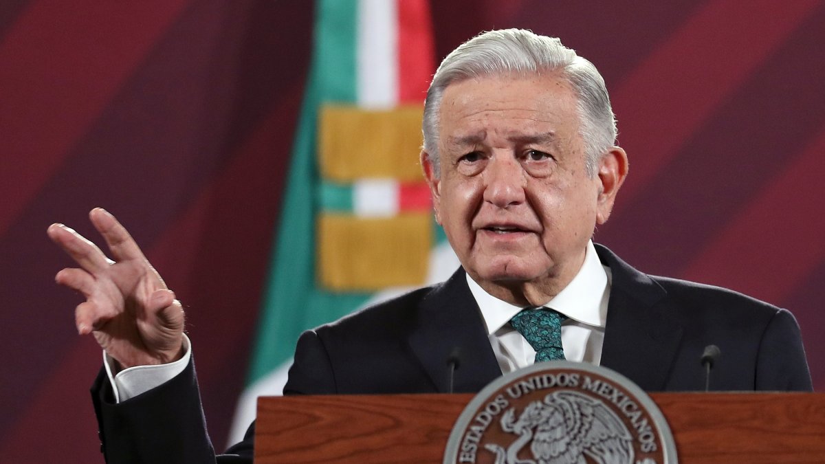 El presidente de México, Andrés Manuel López Obrador, habla durante una rueda de prensa hoy, en el Palacio Nacional, en Ciudad de México. (México)