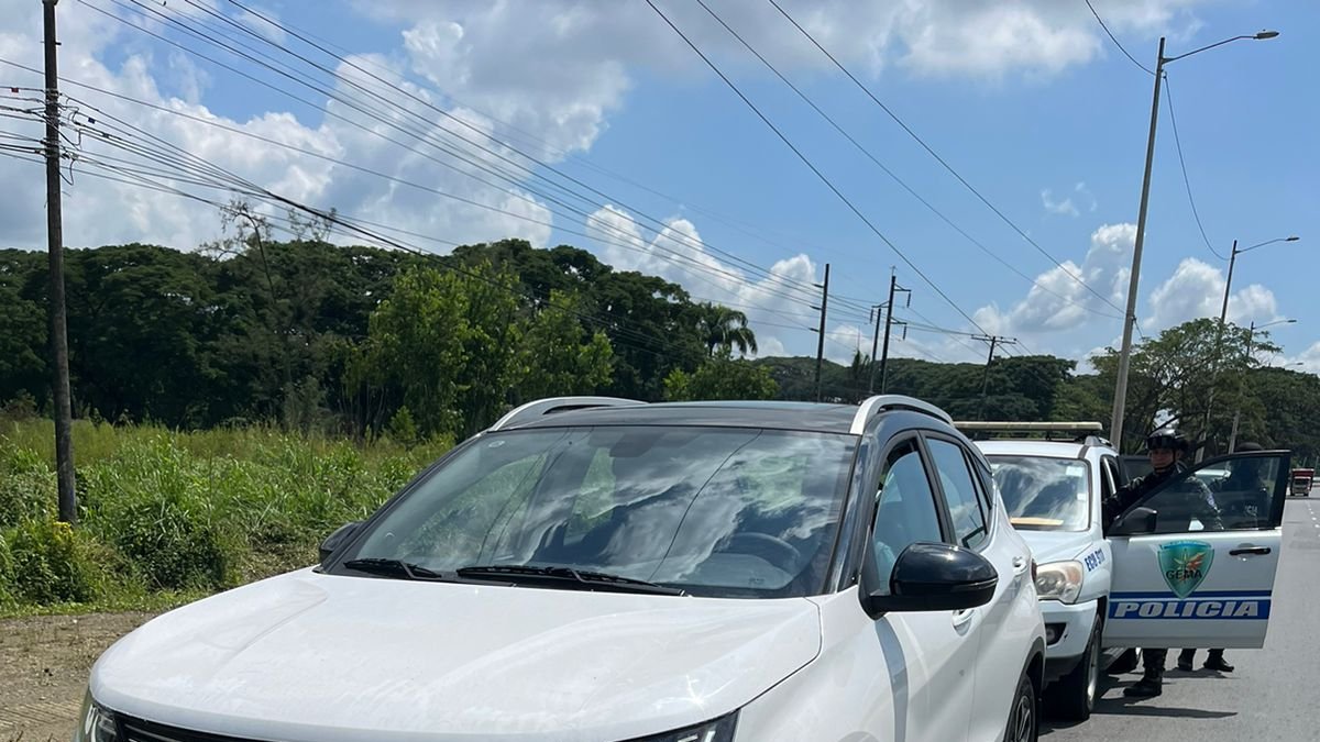 La Policía Nacional ha recuperado dos carros de Ambacar.