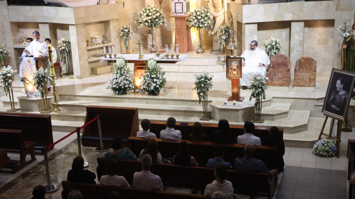 La ceremonia religiosa se celebró la noche del lunes 22 de mayo.