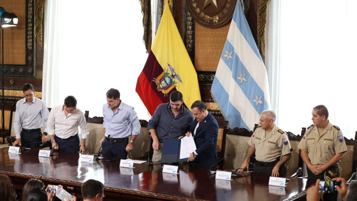 En le municipio de Guayaquil se dio la firma del convenio interinstitucional.