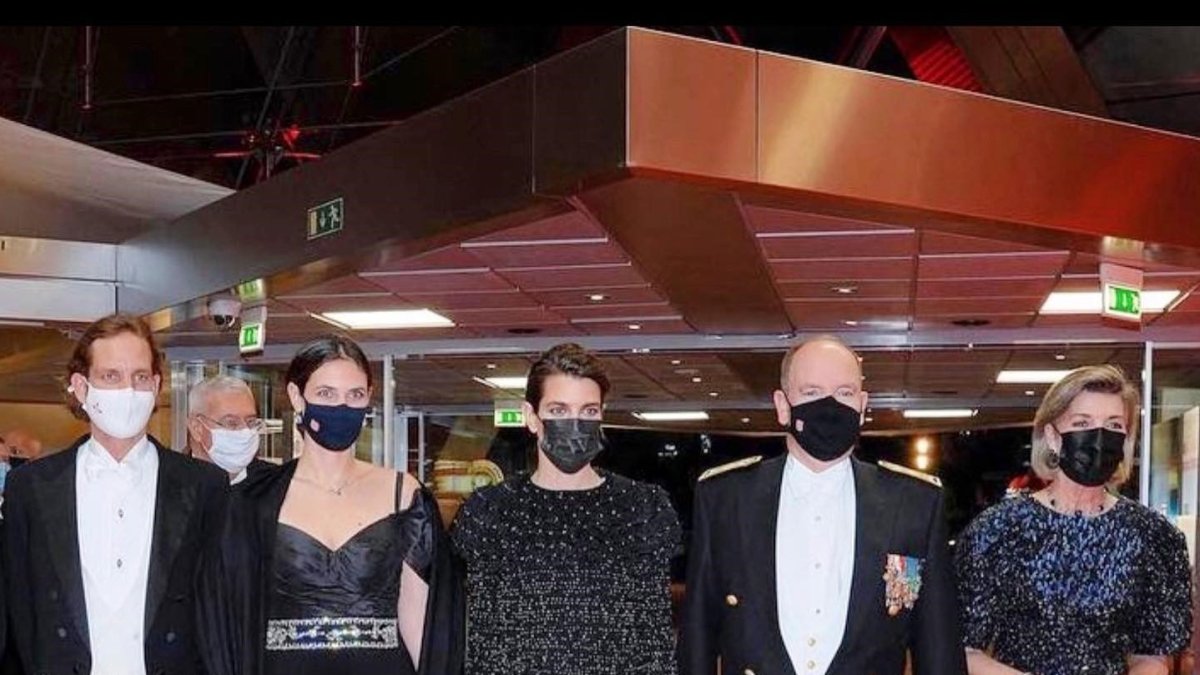 Algunos miembros de esta familia, por mucho tiempo fueron personajes recurrentes del jet set internacional, principalmente los hijos de Grace Kelly y Rainiero de Mónaco.