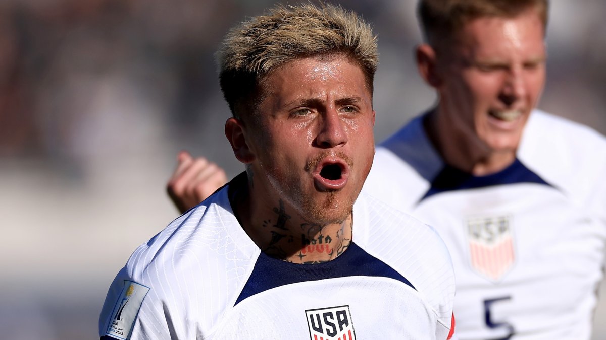 Diego Luna celebra tras marcar el primer gol de los norteamericanos