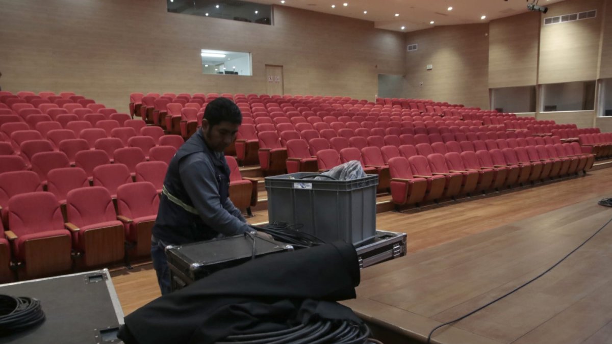 El auditorio de la Plataforma Social se alista para el informe a la nación del presidente Guillermo Lasso.