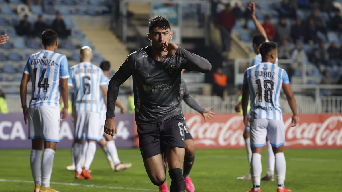 El zaguero Facundo Rodríguez marcó el tanto de los albos en Chile.