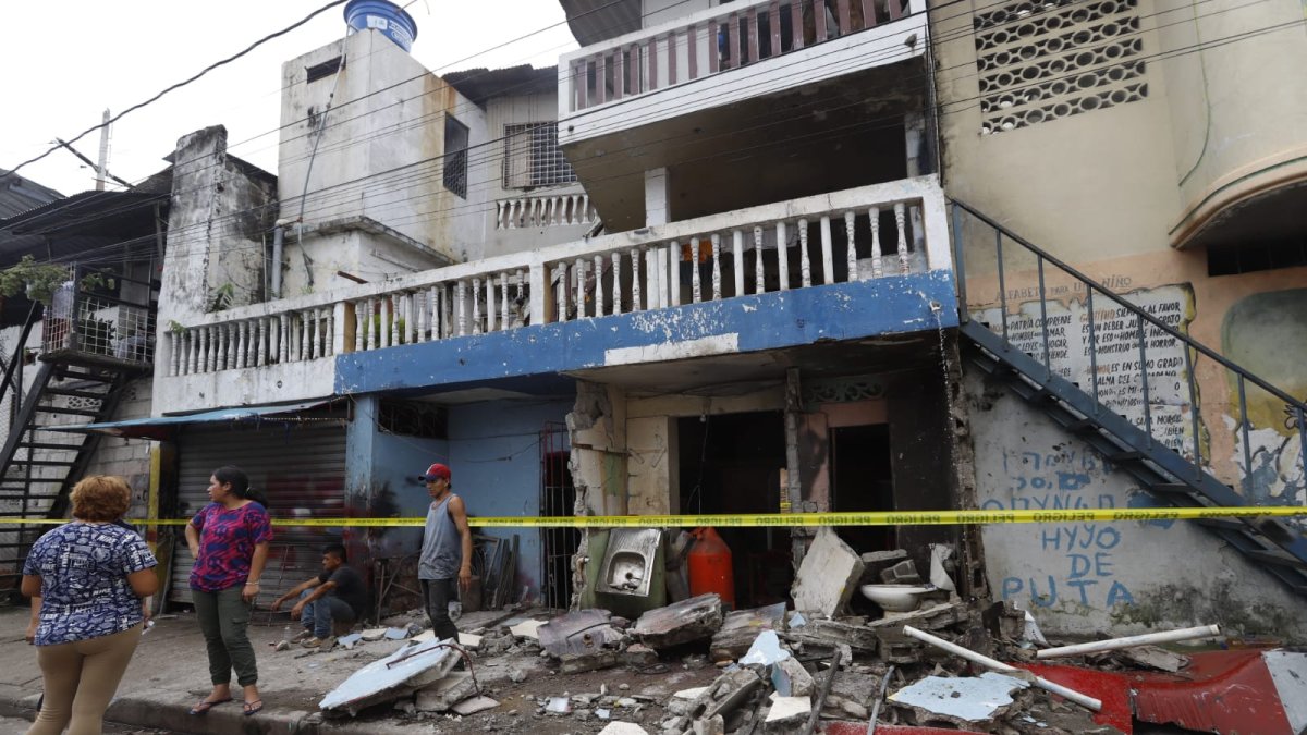 La fachada de la estructura quedó afectada a causa de la explosión.