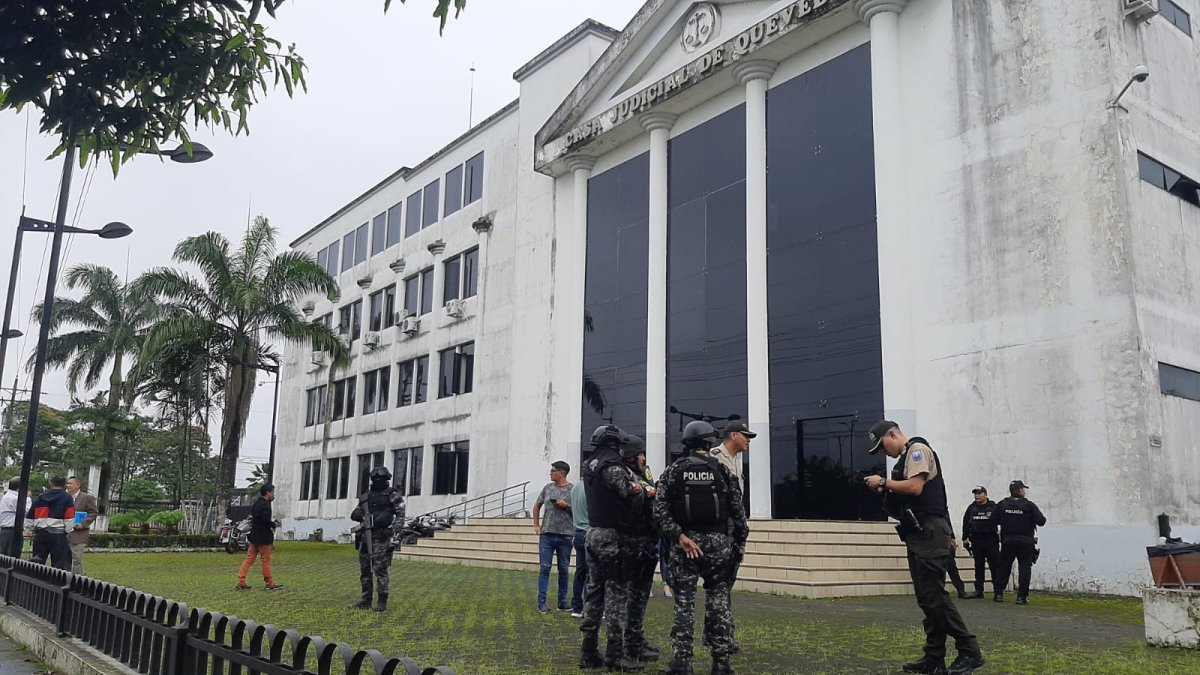 Los funcionarios fueron evacuados de la Casa Judicial.