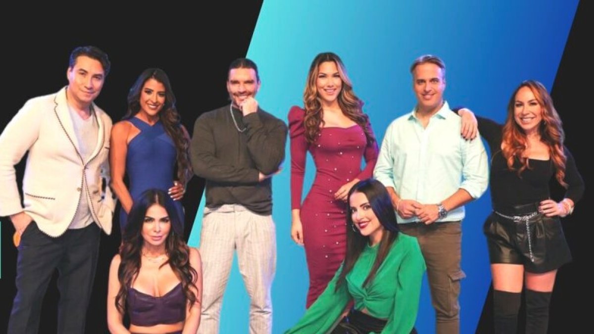 Alejandra con sus compañeros del programa.