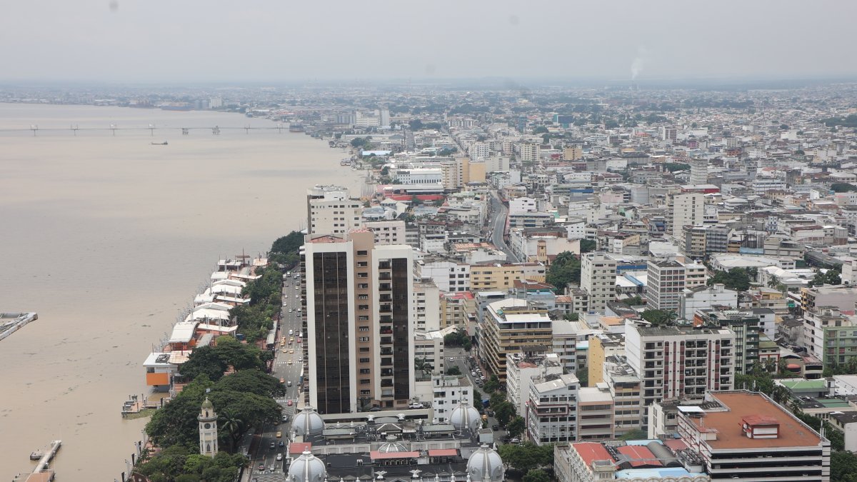 El centro. Es la zona de Guayaquil donde hay más edificaciones.