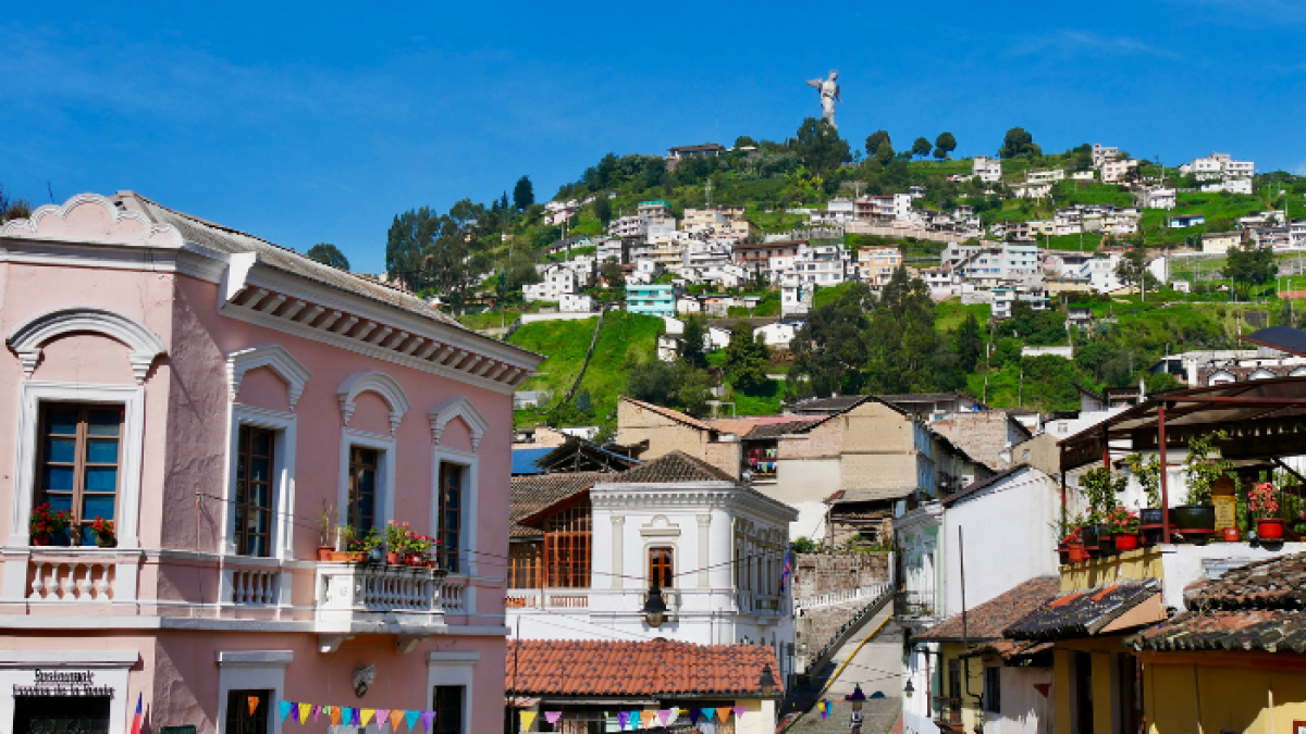 Quito, la capital de Ecuador, se ubica en la altura de las laderas de los Andes a 2,850 m.